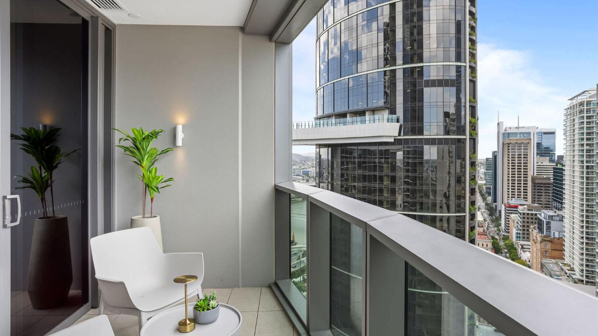 1br Retreat- & River Views Queen's Wharf Apartment *