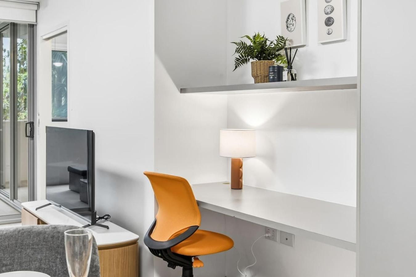 Apartment Modern Luxe Urban Comfort In Heart