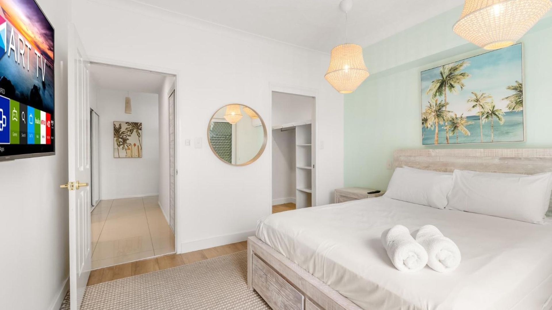 Spacious 2-bed With Private Rooftop & Bbq Access Apartment