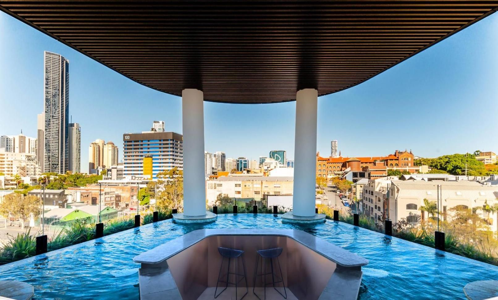 Luxury W Rooftop Pool Apartment