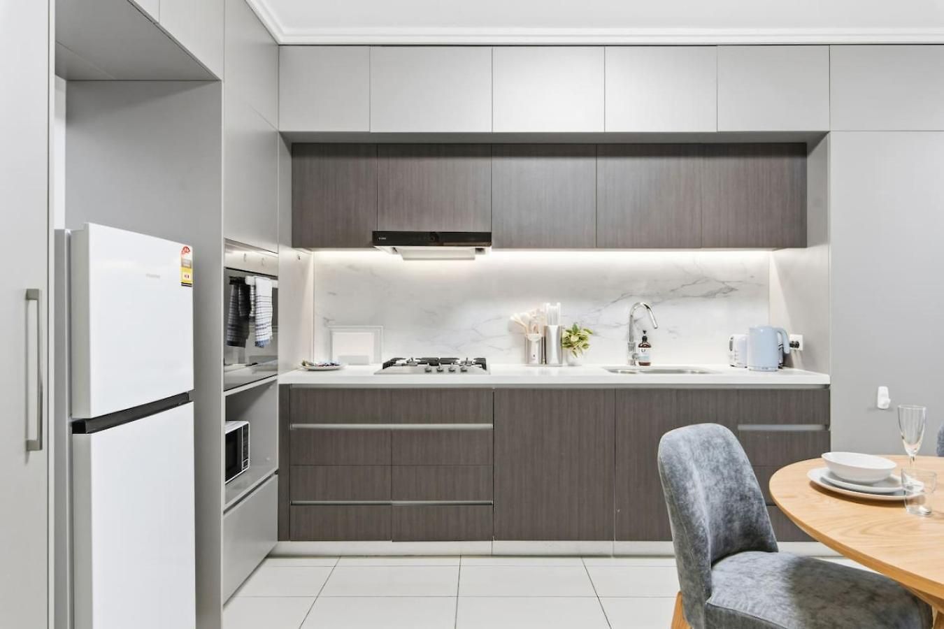 Modern Luxe Urban Comfort In Heart Apartment Brisbane