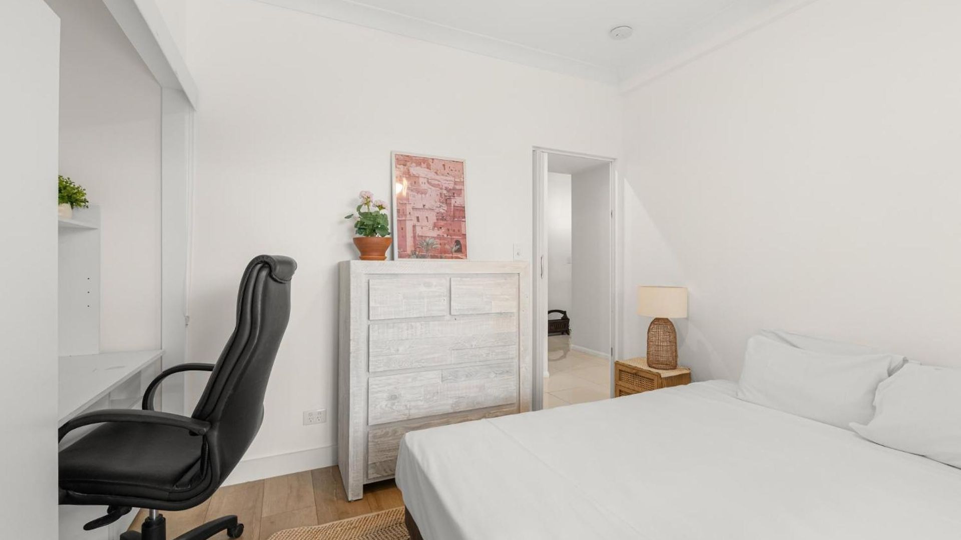 Spacious 2-bed With Private Rooftop & Bbq Access Apartment *