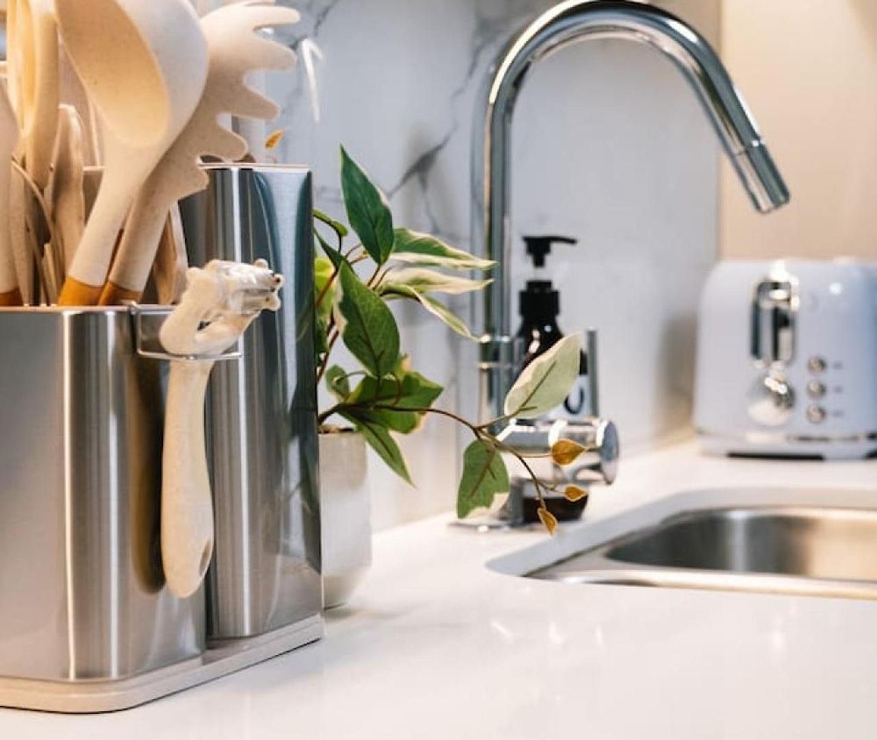 Modern Luxe Urban Comfort In Heart Apartment Brisbane