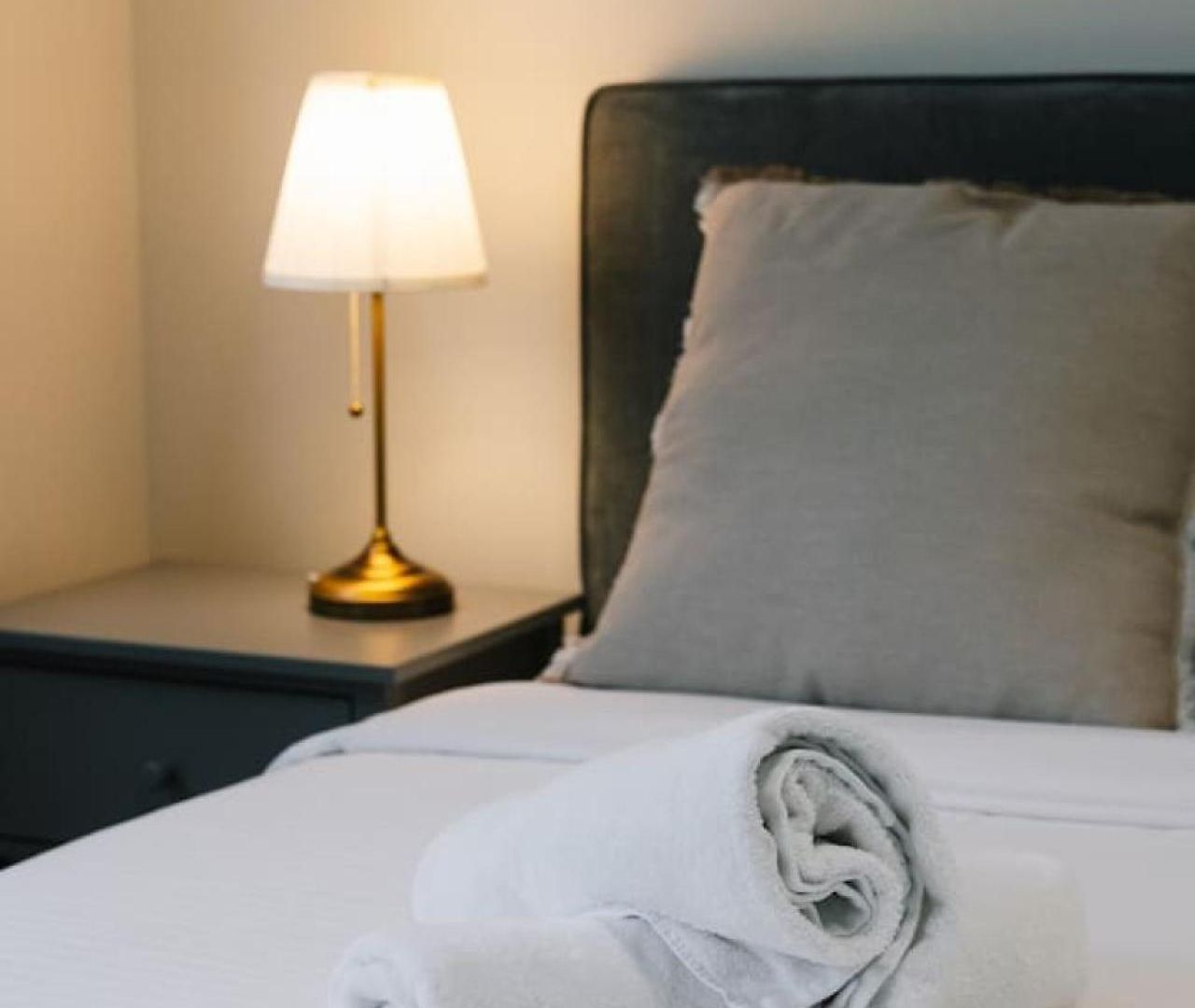 Apartment Modern Luxe Urban Comfort In Heart