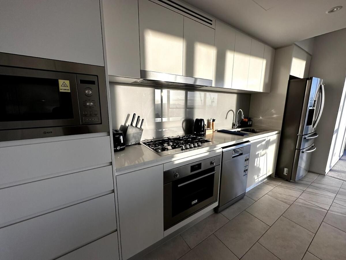Four Bedroom In Cbd Apartment