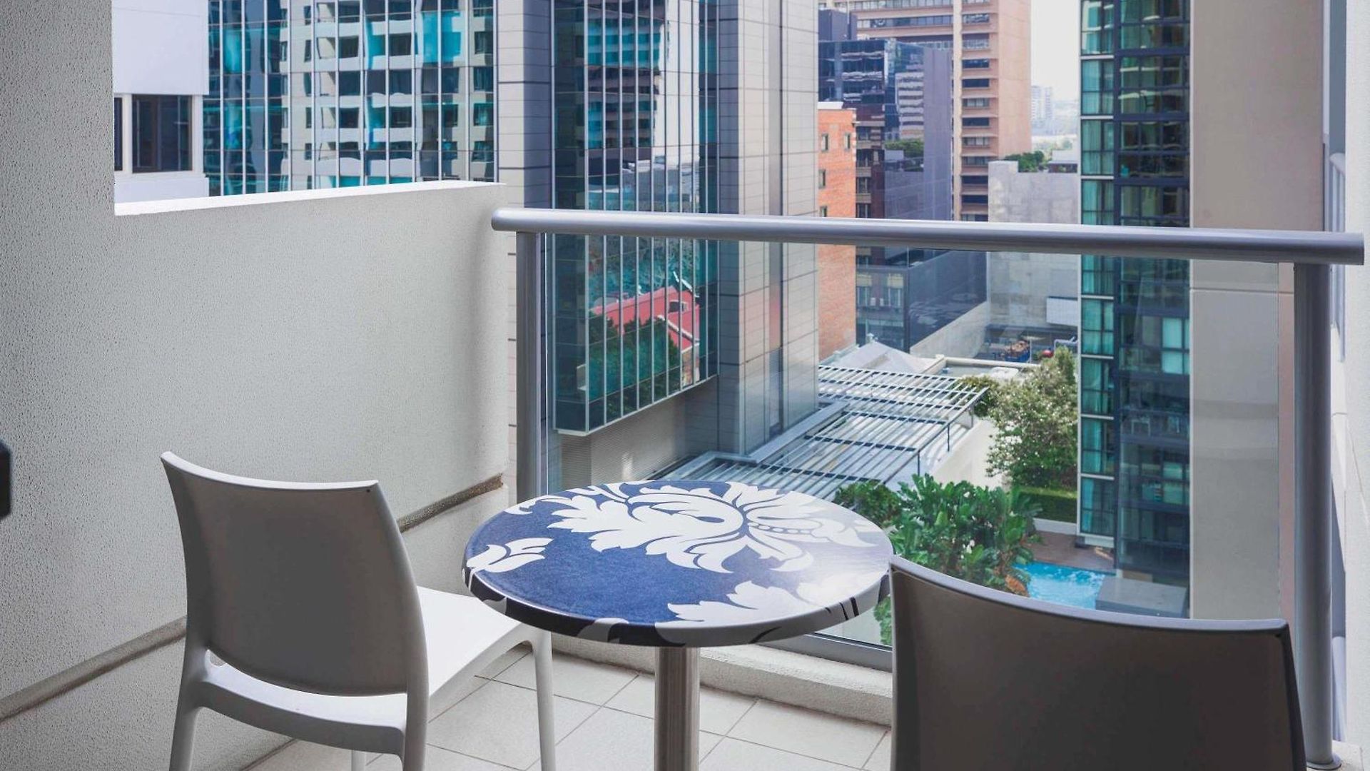 Mantra Midtown 4*