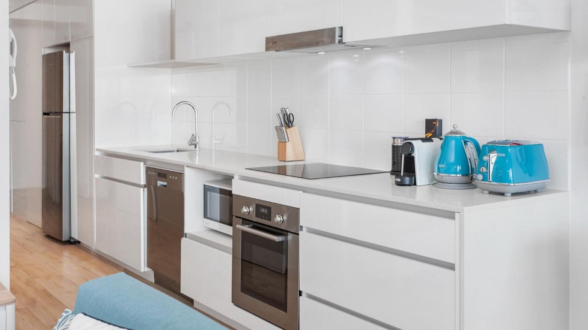 Spacious 2-bed Unit With Balcony Next To The Gabba * Brisbane