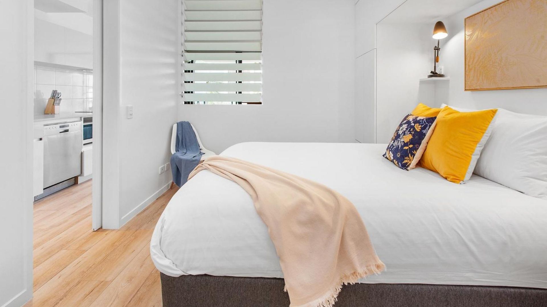 Spacious 2-bed Unit With Balcony Next To The Gabba
