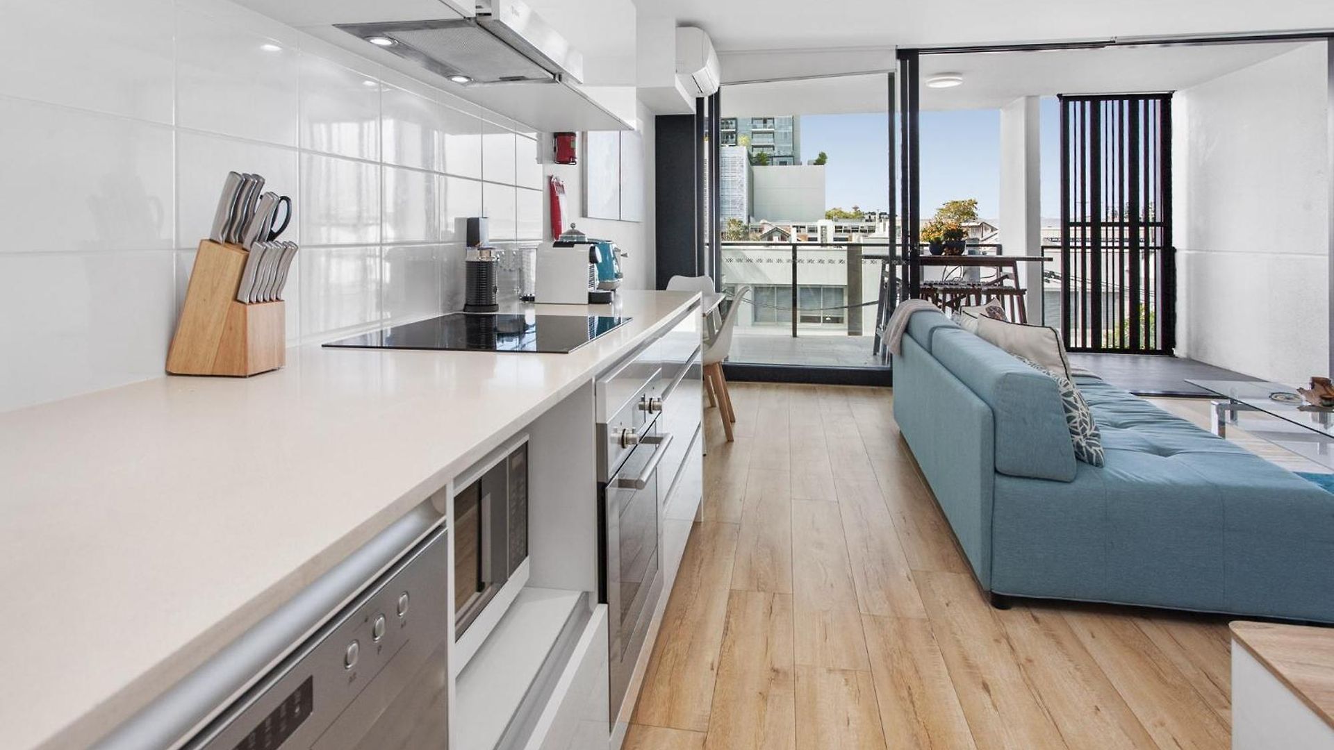 Spacious 2-bed Unit With Balcony Next To The Gabba *