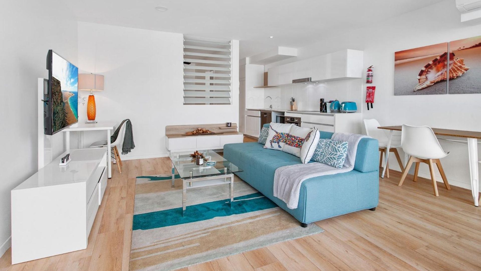 Spacious 2-bed Unit With Balcony Next To The Gabba Brisbane