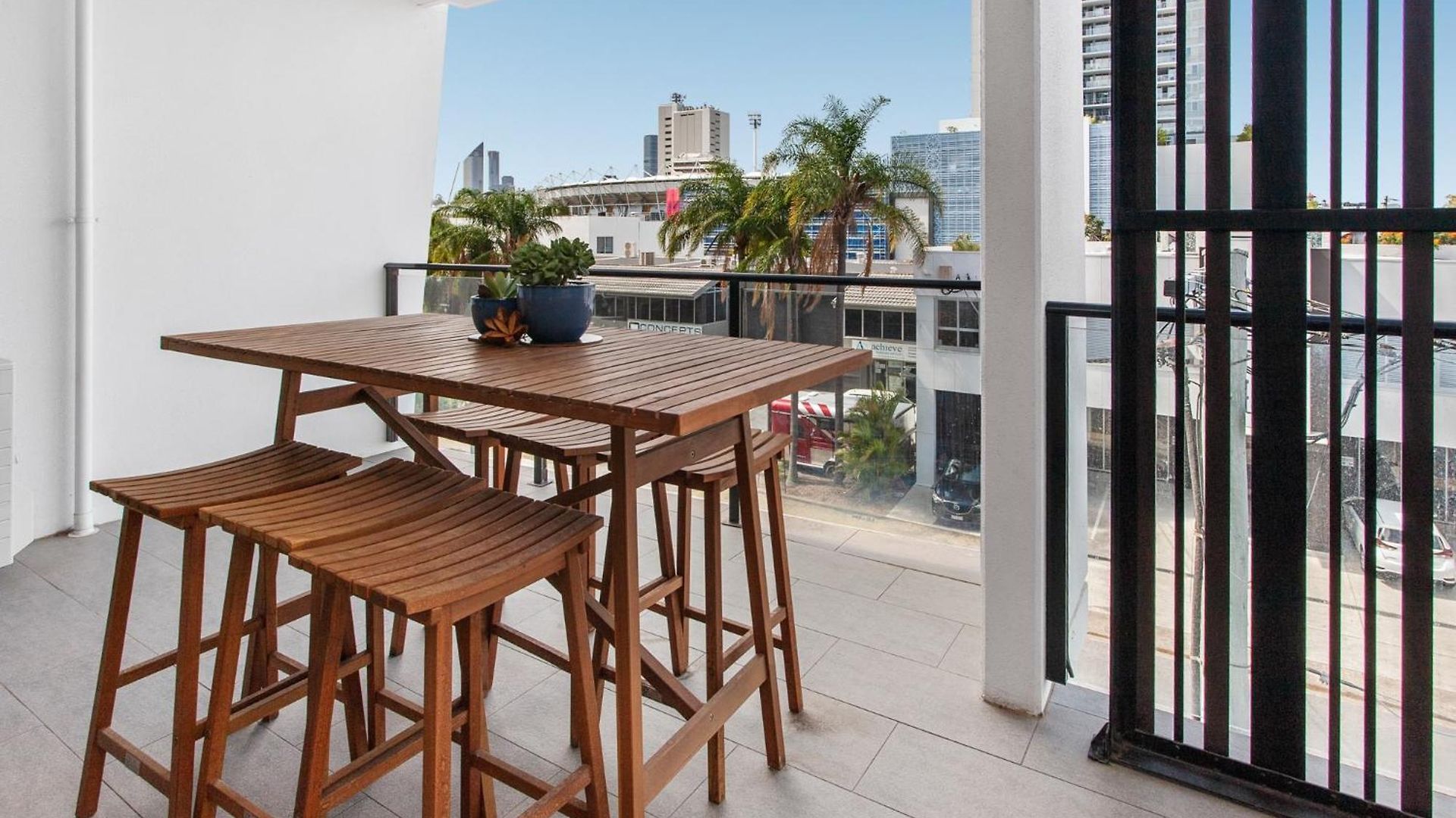 Spacious 2-bed Unit With Balcony Next To The Gabba * Brisbane