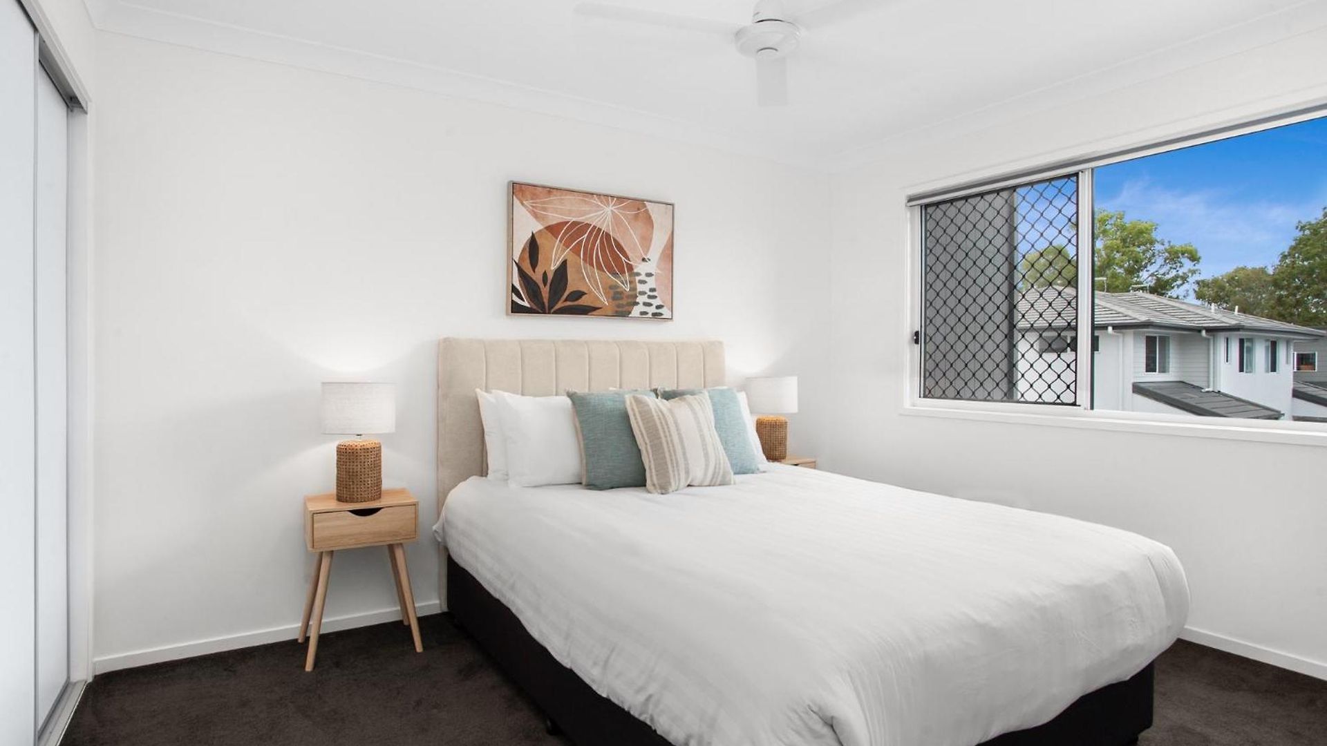 Comfortable 3-bed Retreat Close Parks Holiday home Brisbane