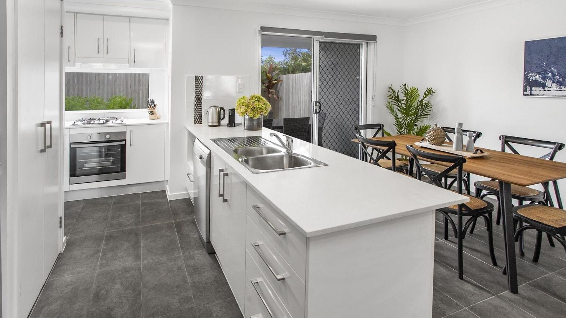 Comfortable 3-bed Retreat Close Parks Brisbane