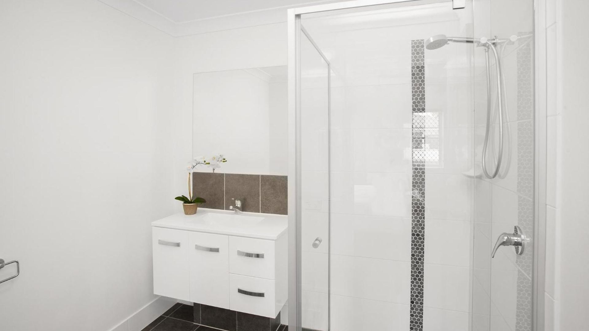 Comfortable 3-bed Retreat Close Parks Holiday home