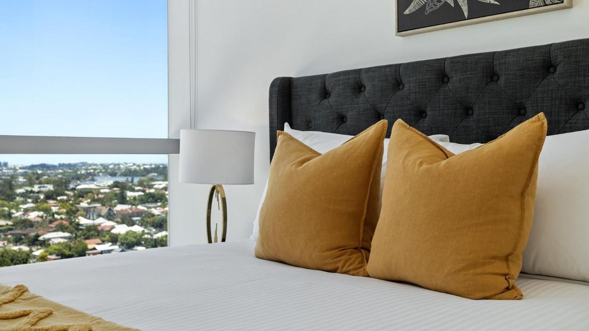 Executive 2-bed With Stadium View, Great Amenities Apartment