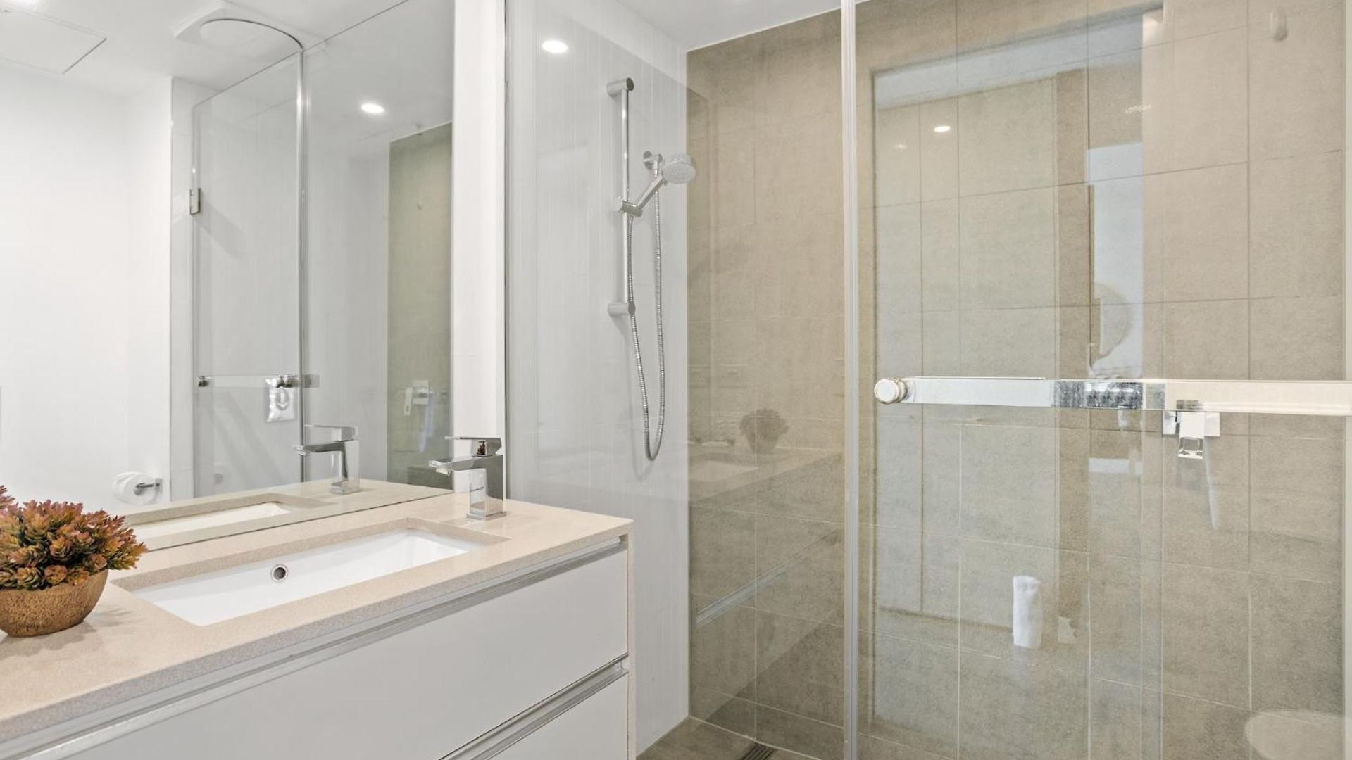 Executive 2-bed With Stadium View, Great Amenities Apartment Brisbane