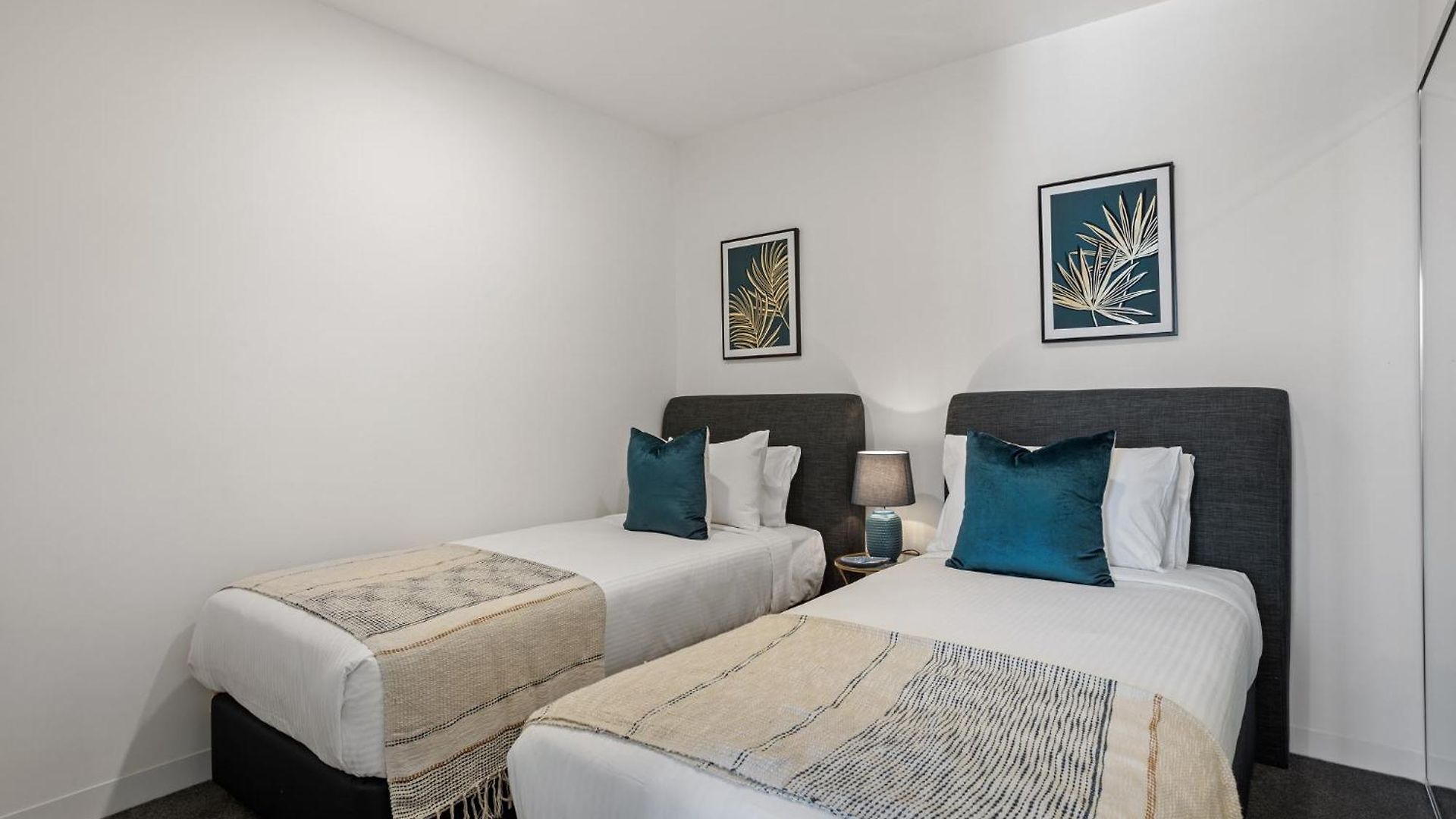 Executive 2-bed With Stadium View, Great Amenities *