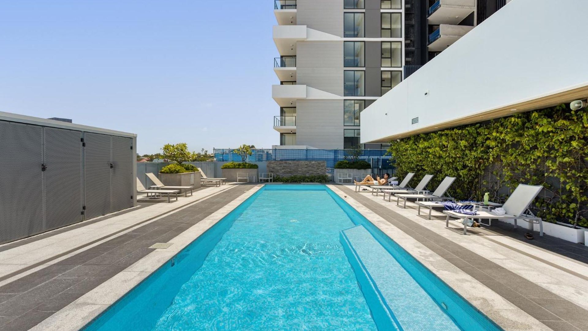 Executive 2-bed With Stadium View, Great Amenities