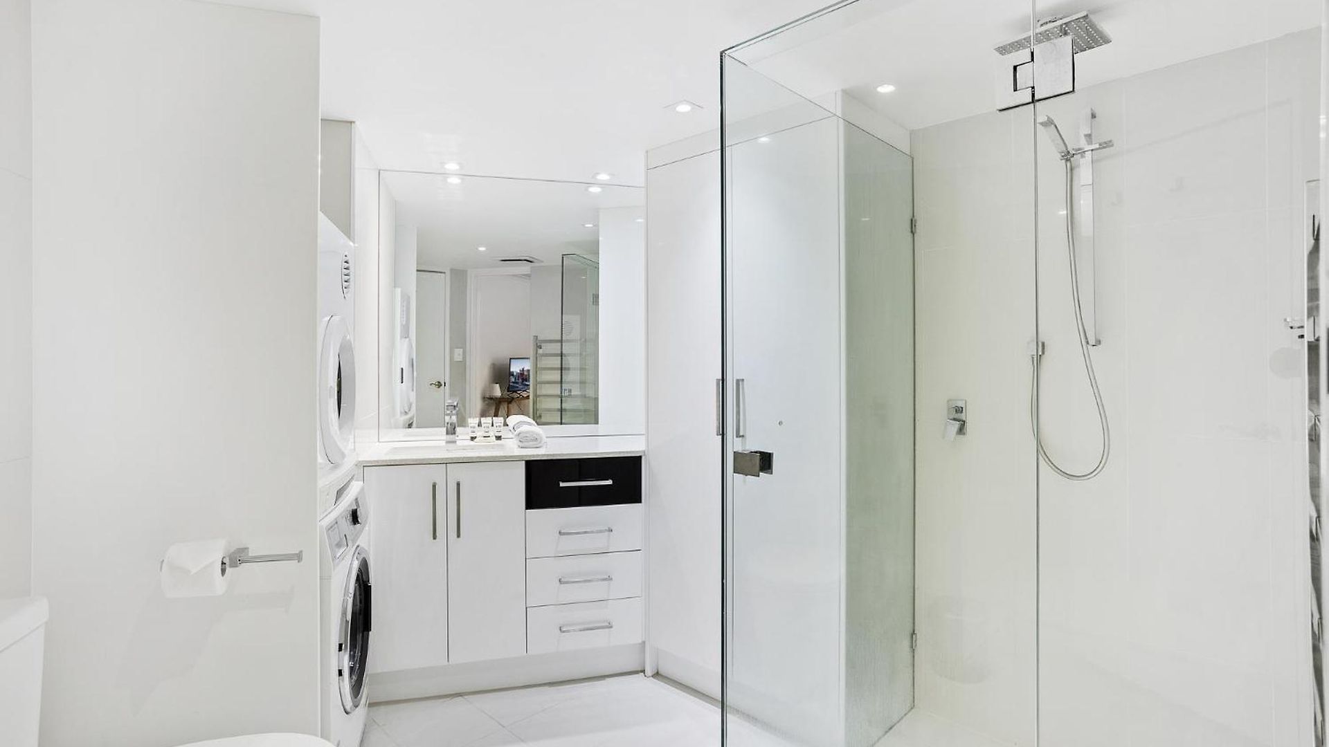 Comfy 2-bed With Pool And Secure Parking *