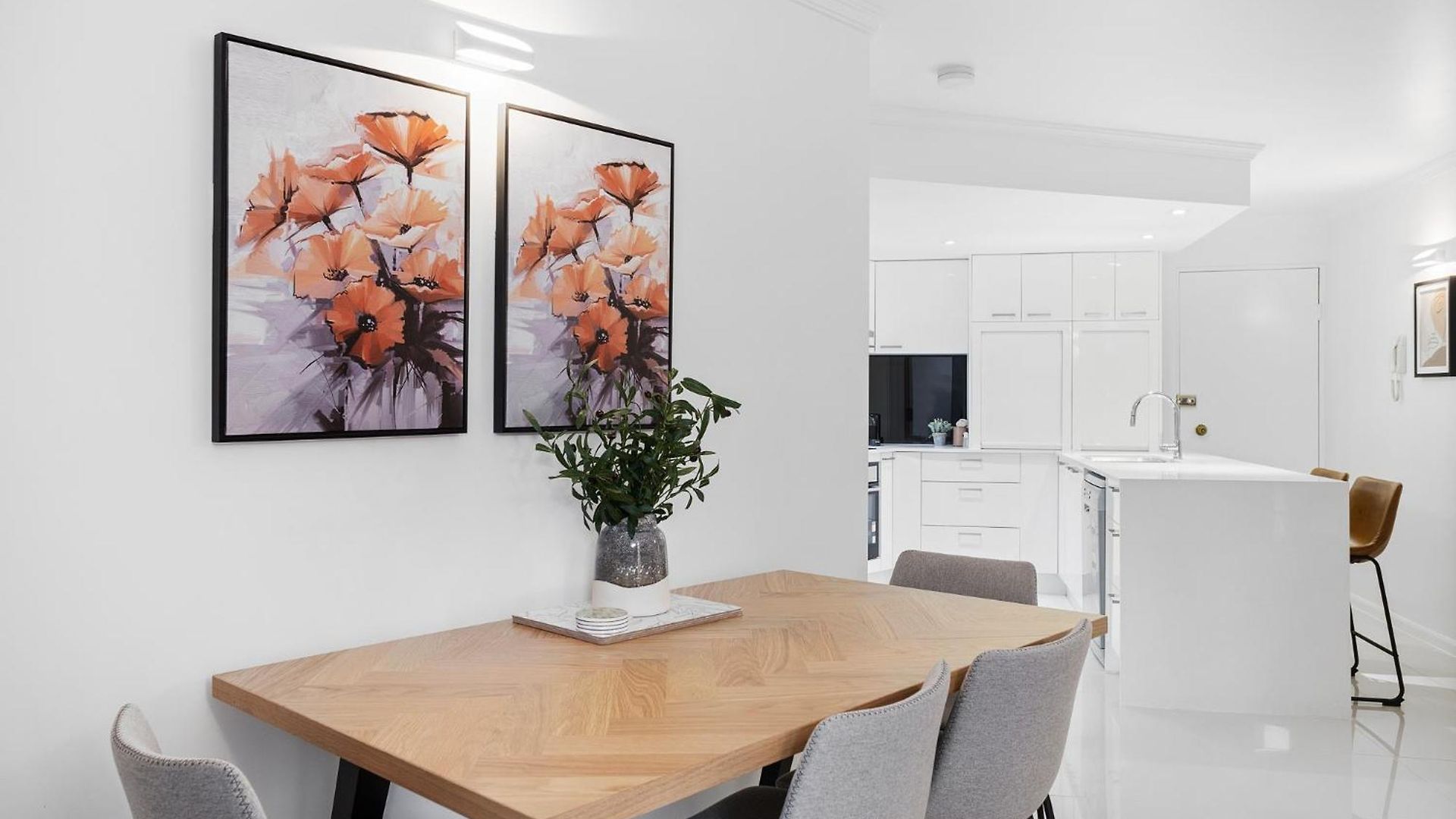Comfy 2-bed With Pool And Secure Parking Apartment