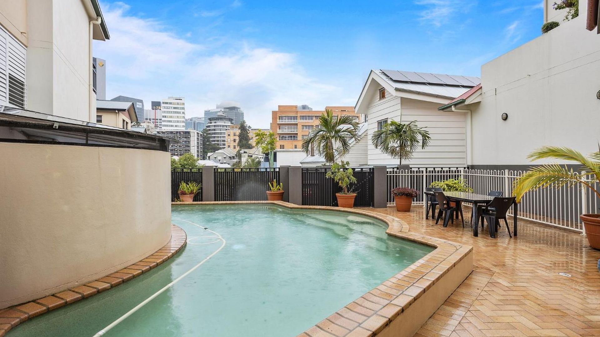 Apartment Comfy 2-bed With Pool And Secure Parking