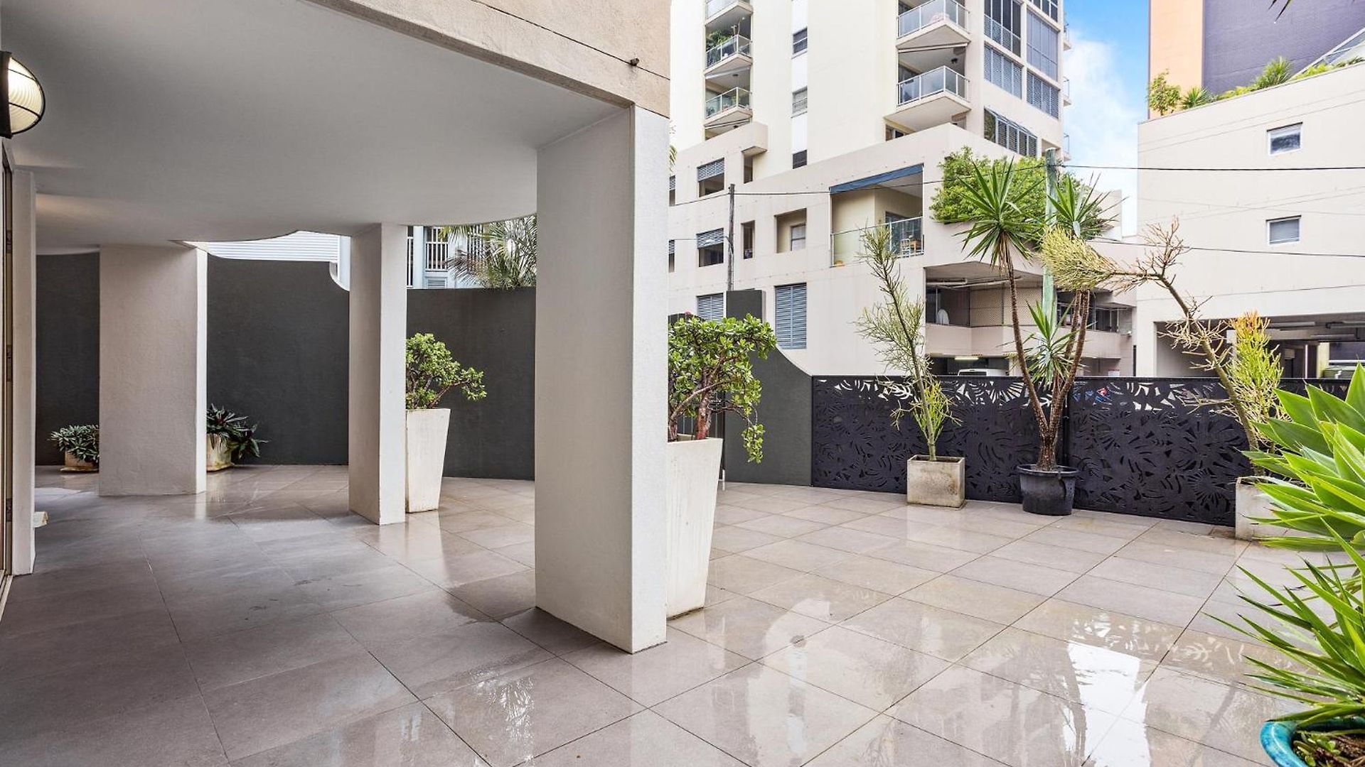 Comfy 2-bed With Pool And Secure Parking