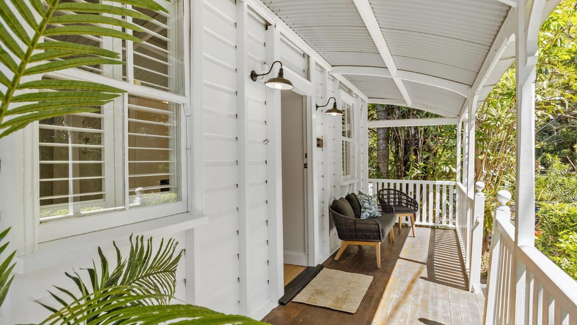 Tranquil 2-bed Family With Deck Among Trees Brisbane