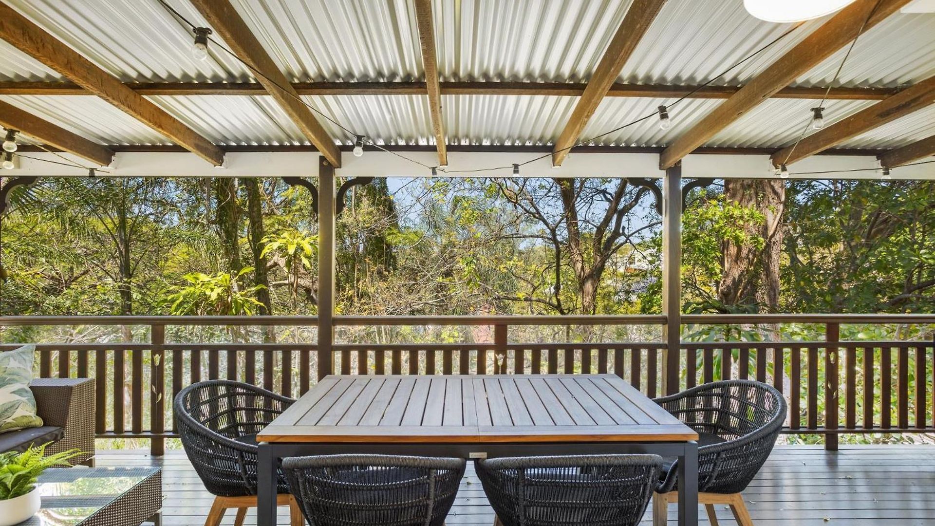 Tranquil 2-bed Family With Deck Among Trees Brisbane