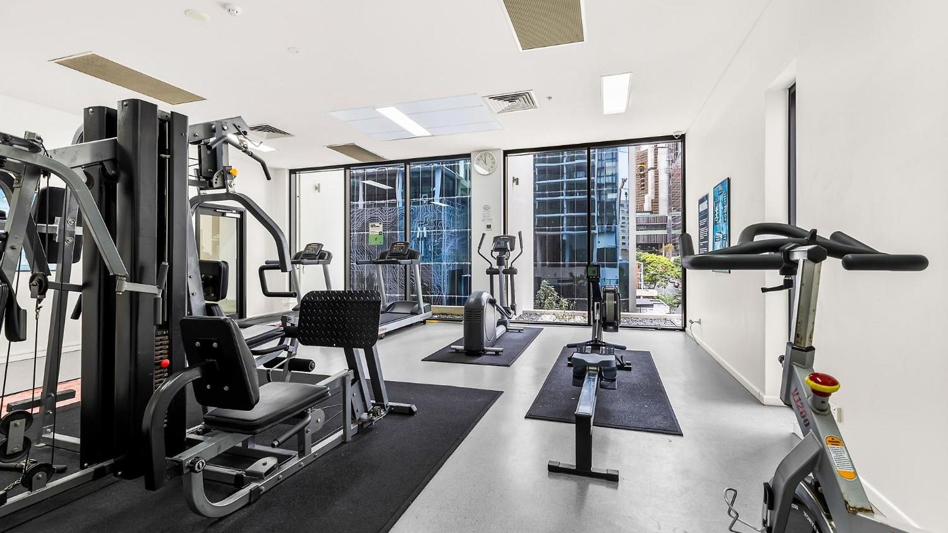 1-bed Centre With Pool, Bbq & Gym *