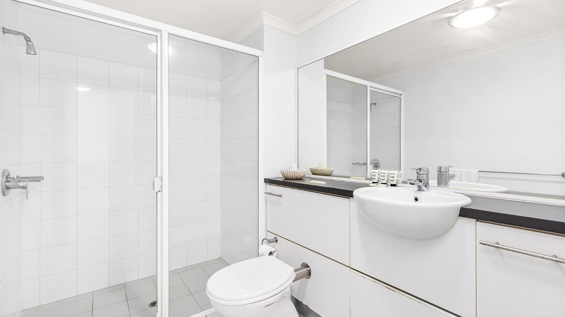 1-bed Centre With Pool, Bbq & Gym Apartment *