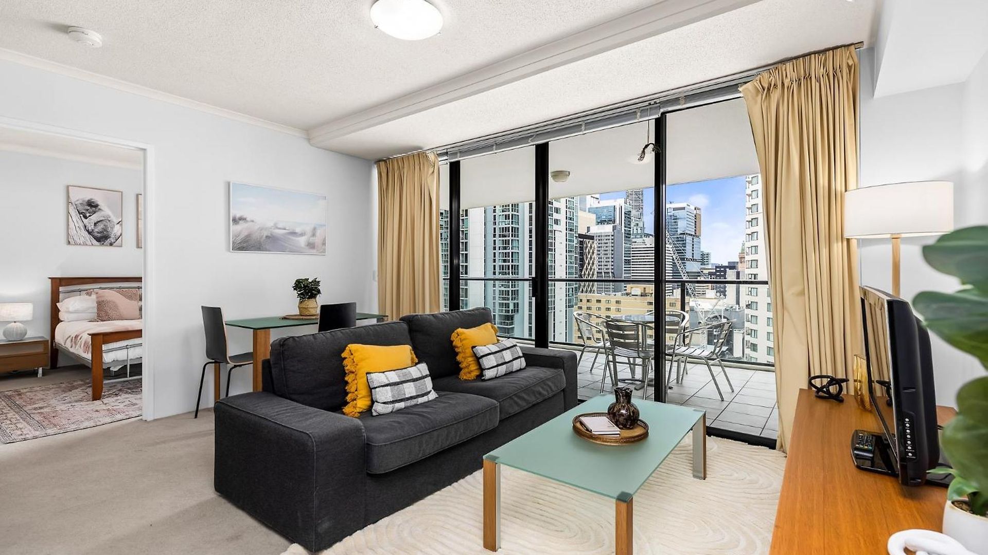 1-bed Centre With Pool, Bbq & Gym Apartment
