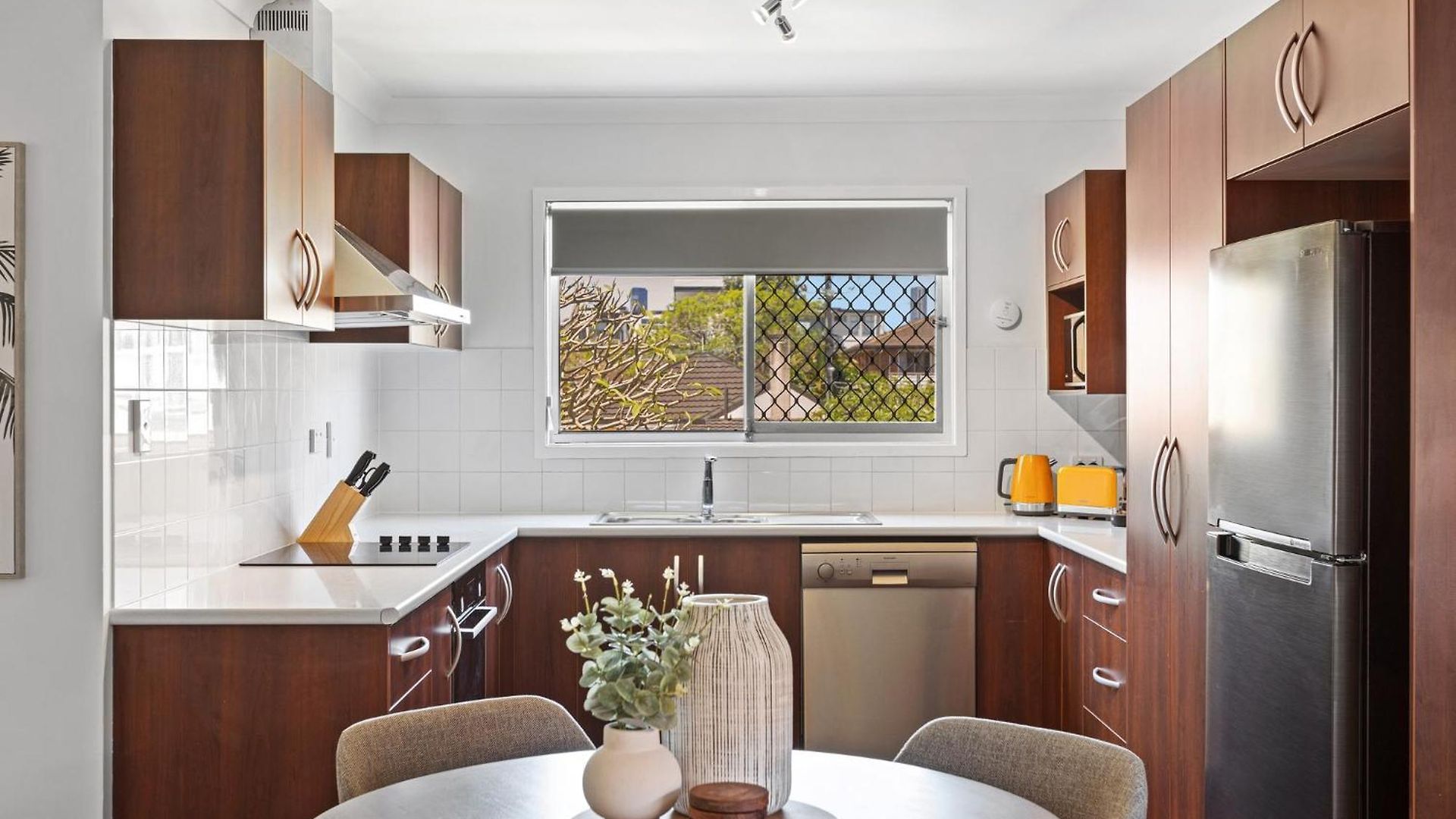 Windsor Cosy 2-bedroom Unit In Quiet Neighborhood Apartment