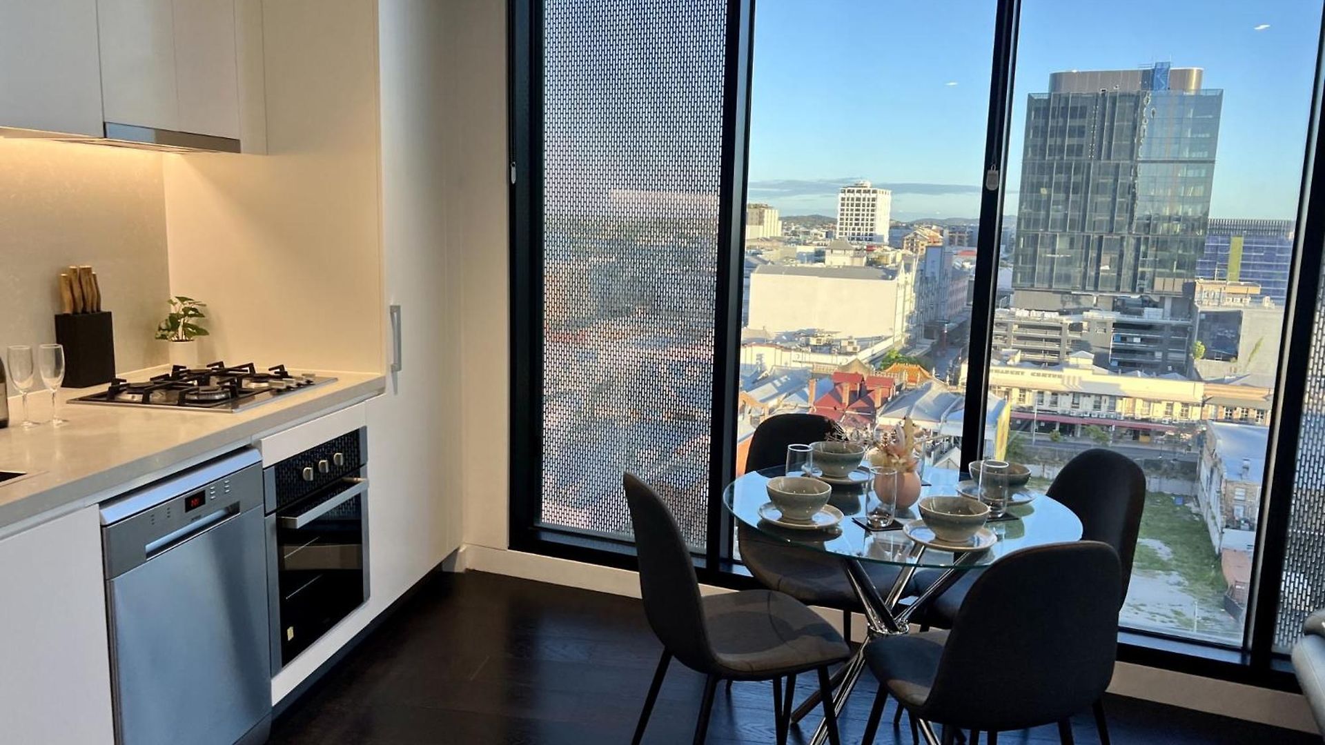 Stylish 1-bed With Pool, Gym & Free Parking Apartment Brisbane