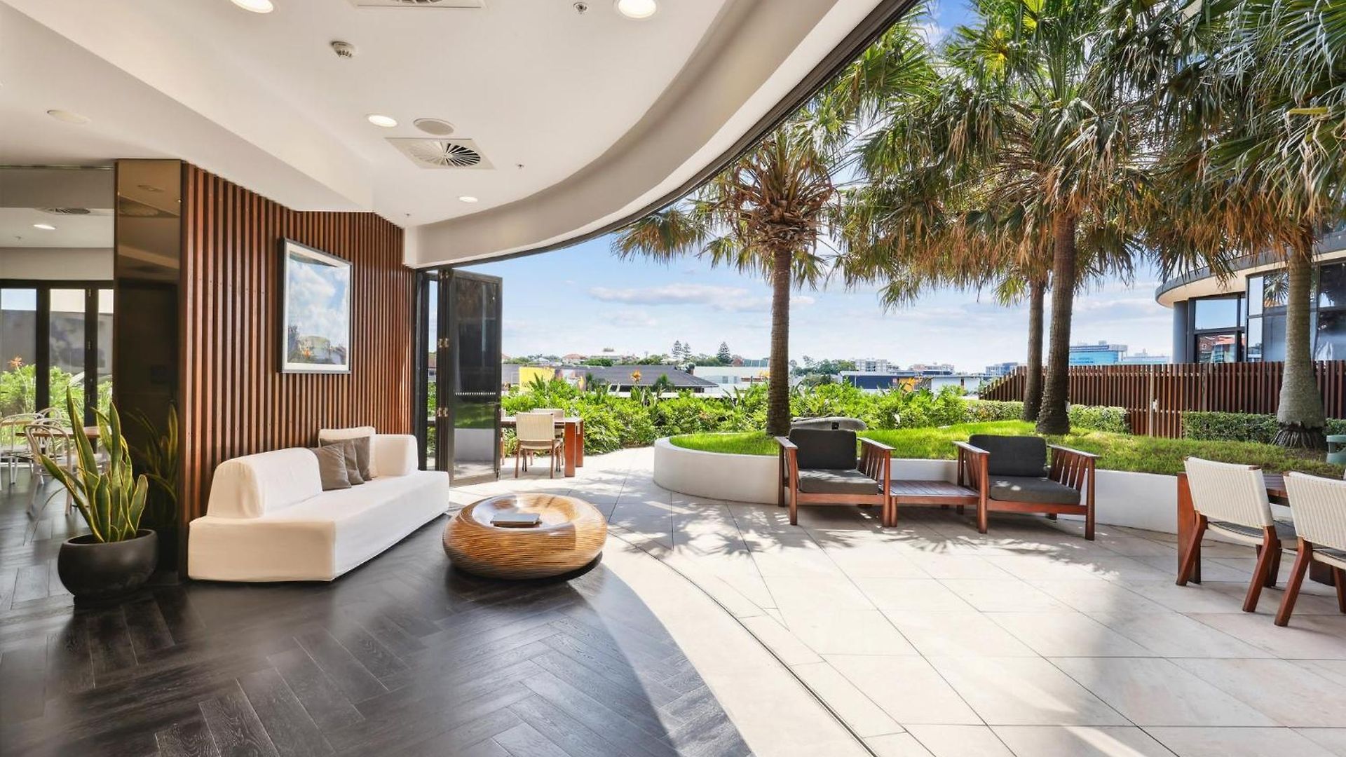 Stylish 1-bed With Pool, Gym & Free Parking Brisbane