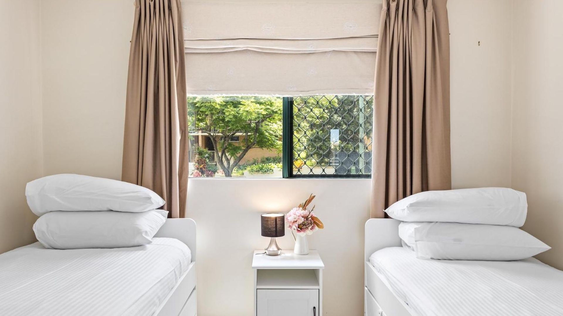 Apartment Albion Convenient Hideaway With Parking & Balcony Brisbane