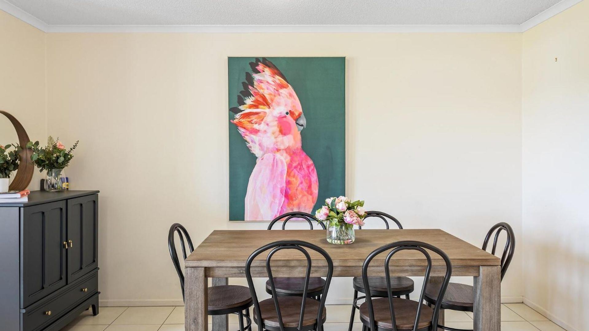 Apartment Albion Convenient Hideaway With Parking & Balcony