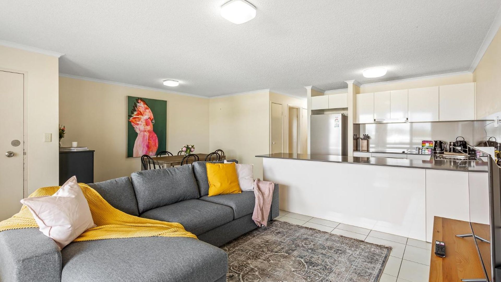 Apartment Albion Convenient Hideaway With Parking & Balcony