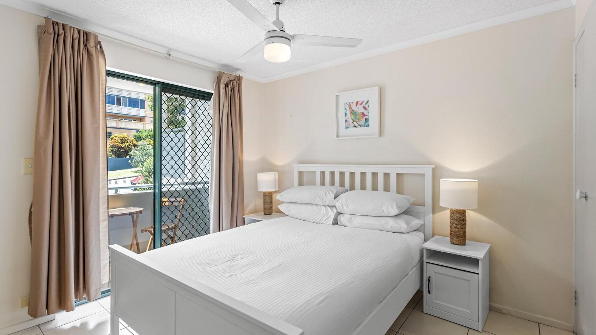 Albion Convenient Hideaway With Parking & Balcony