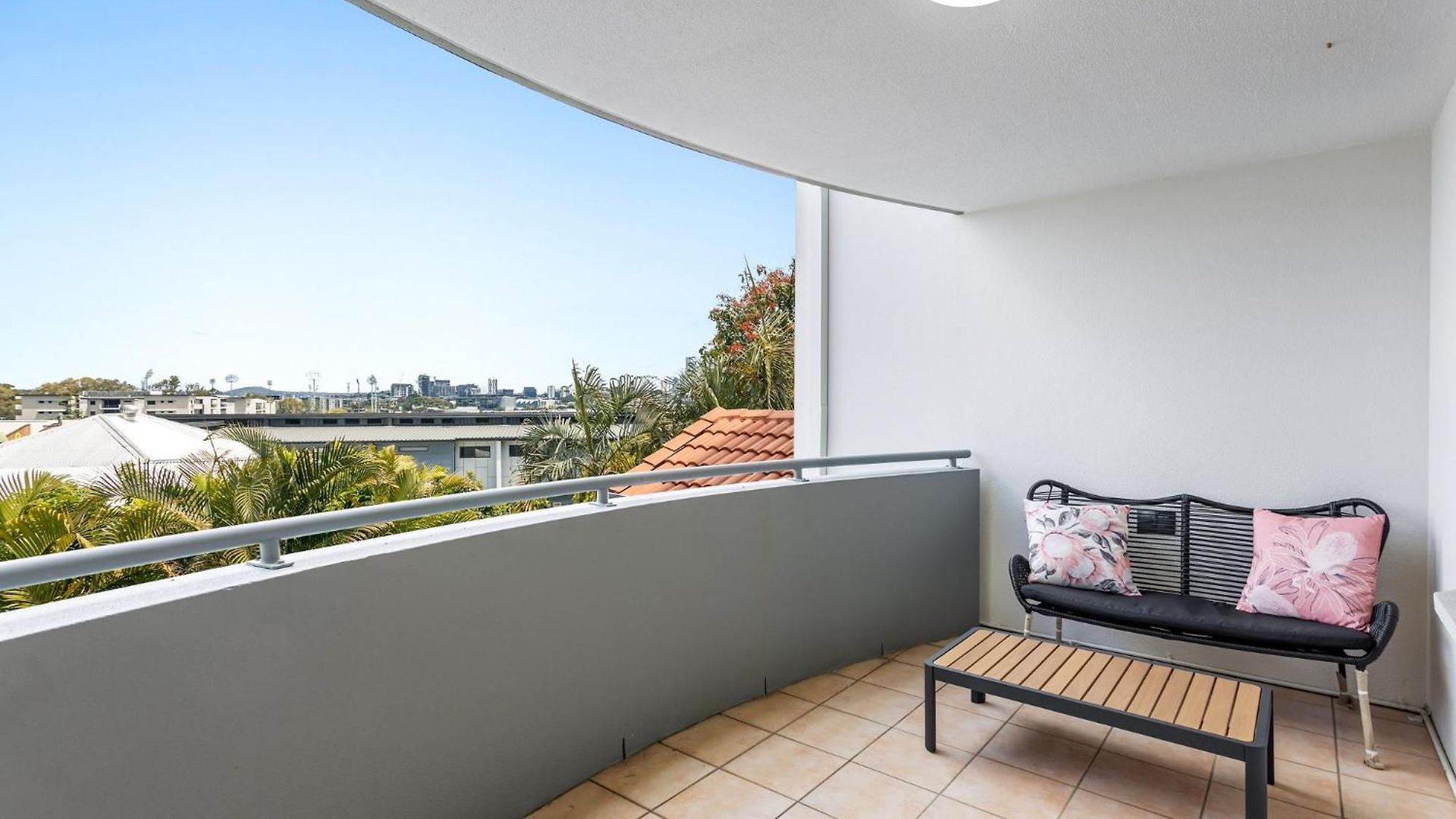 Albion Convenient Hideaway With Parking & Balcony Brisbane