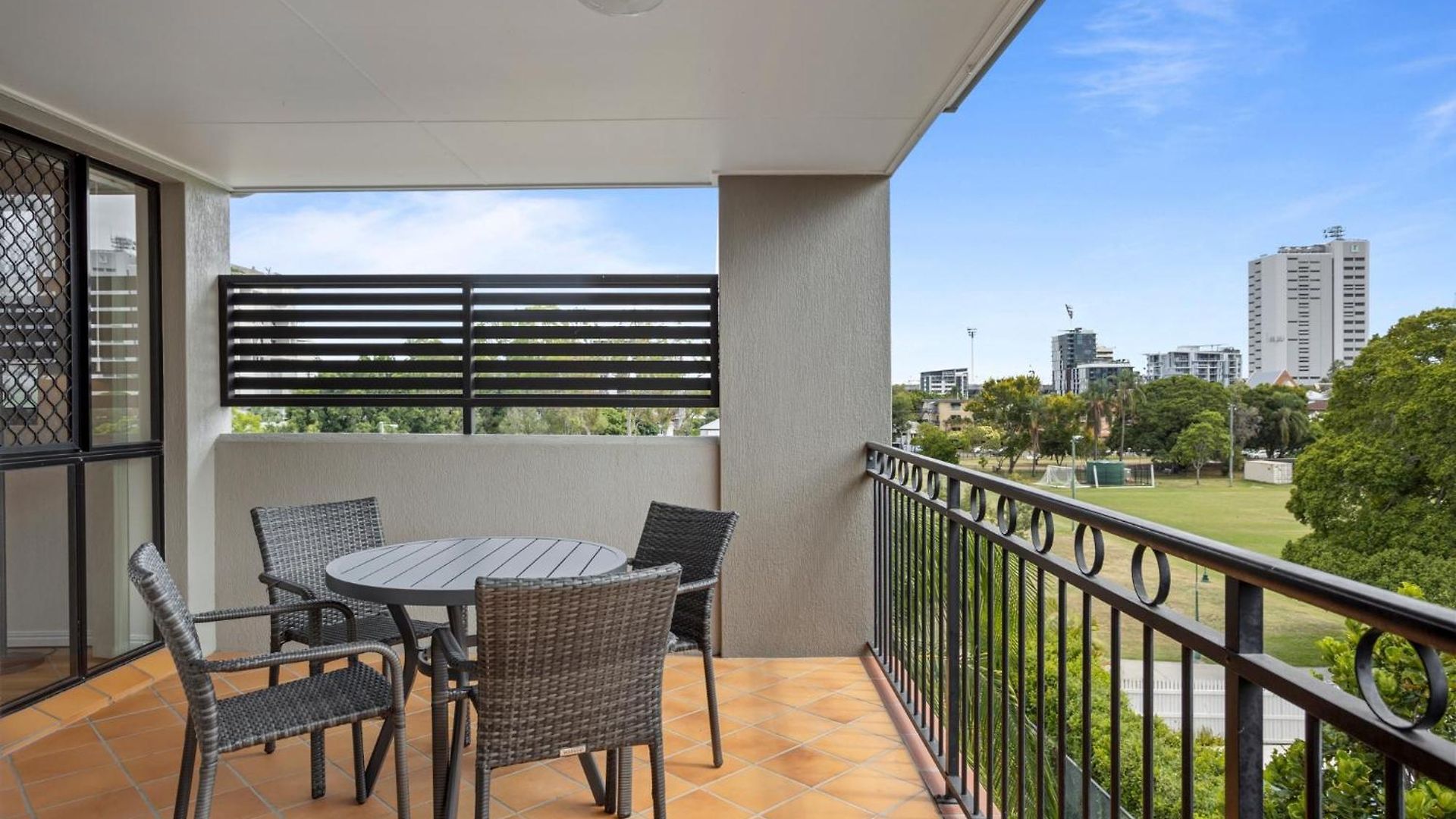 Apartment Comfy 2-bedroom Family With Free Parking