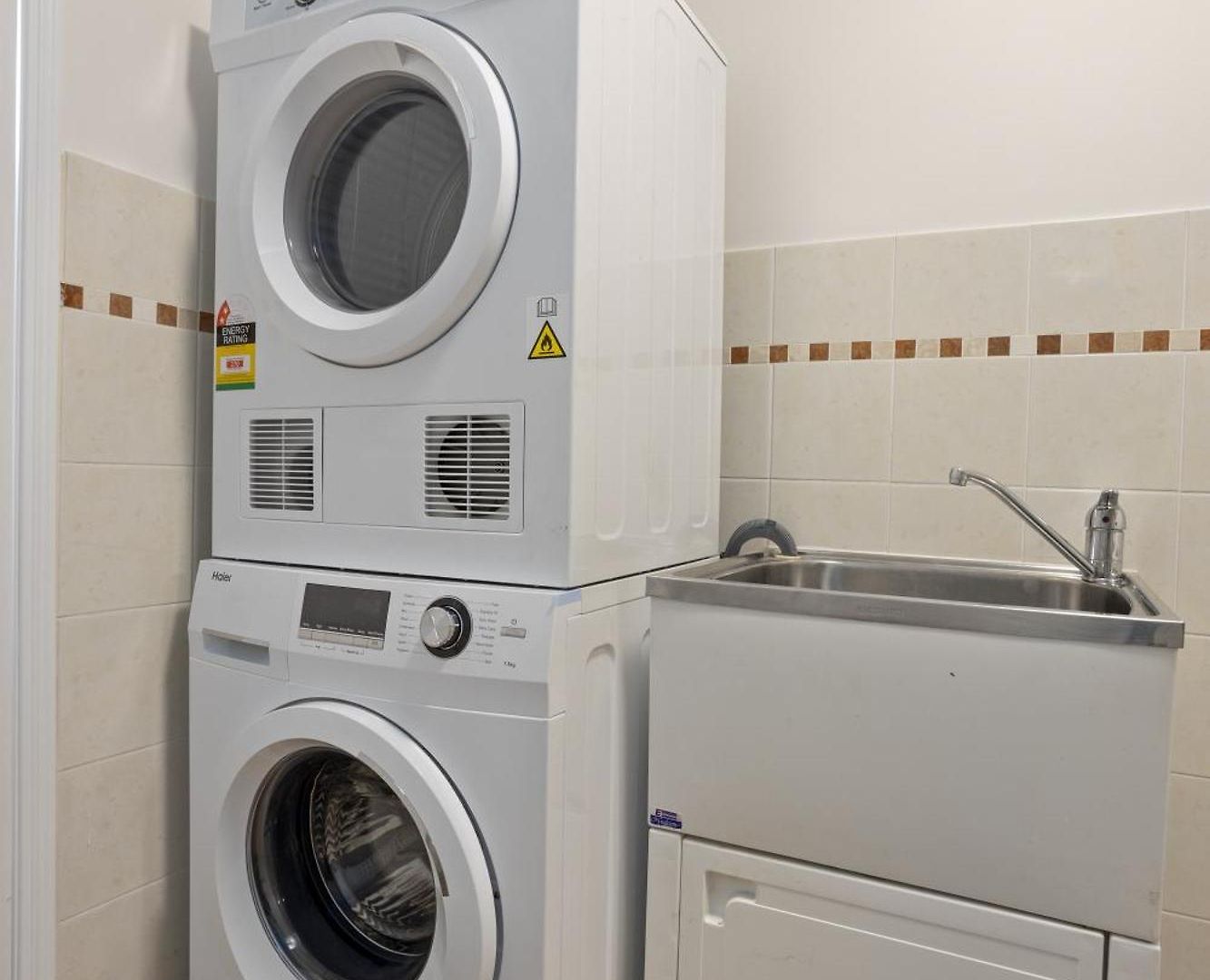Comfy 2-bedroom Family With Free Parking Apartment