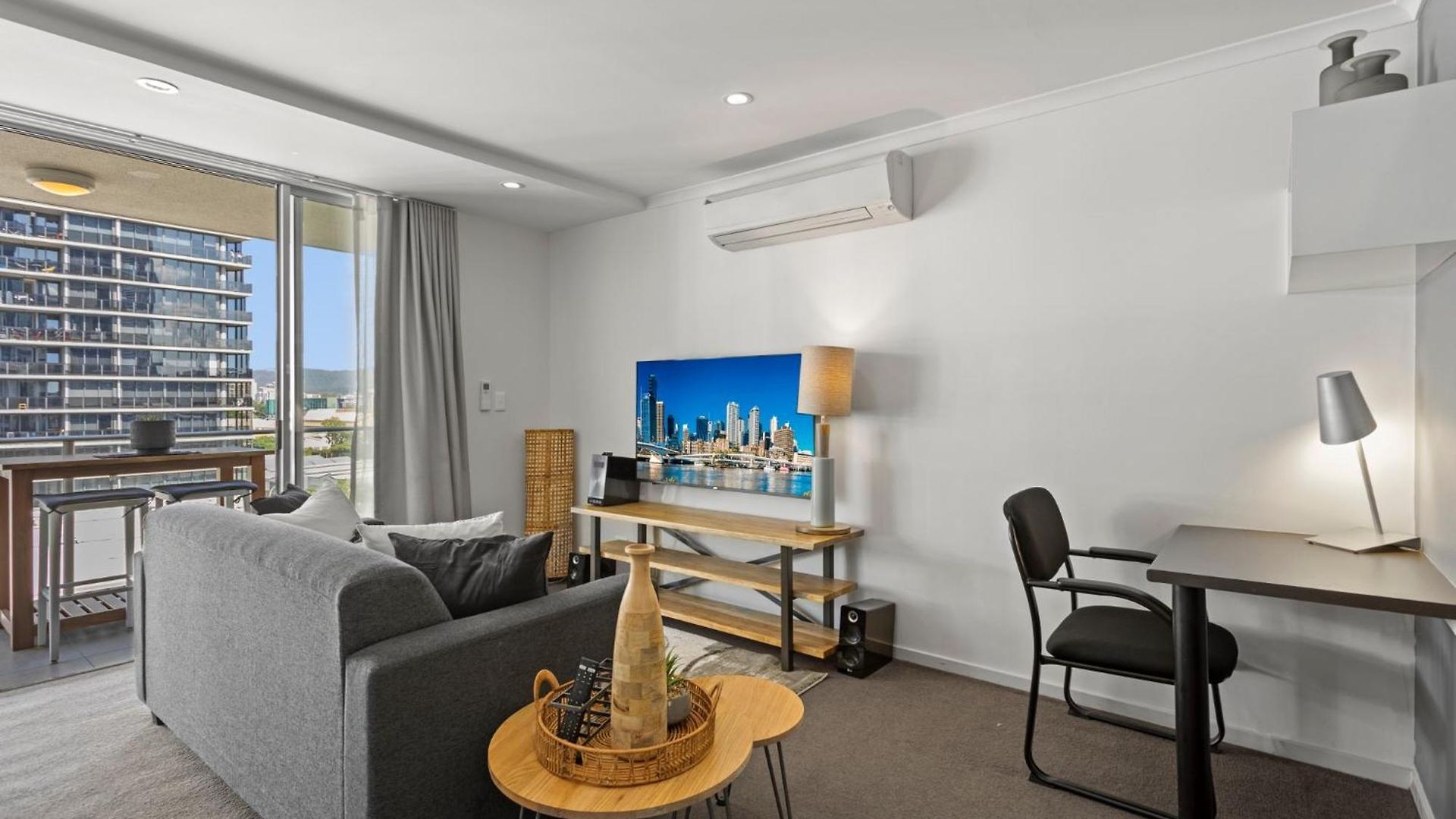 Chic 2-bed & 5 Minutes Walk To Qpac