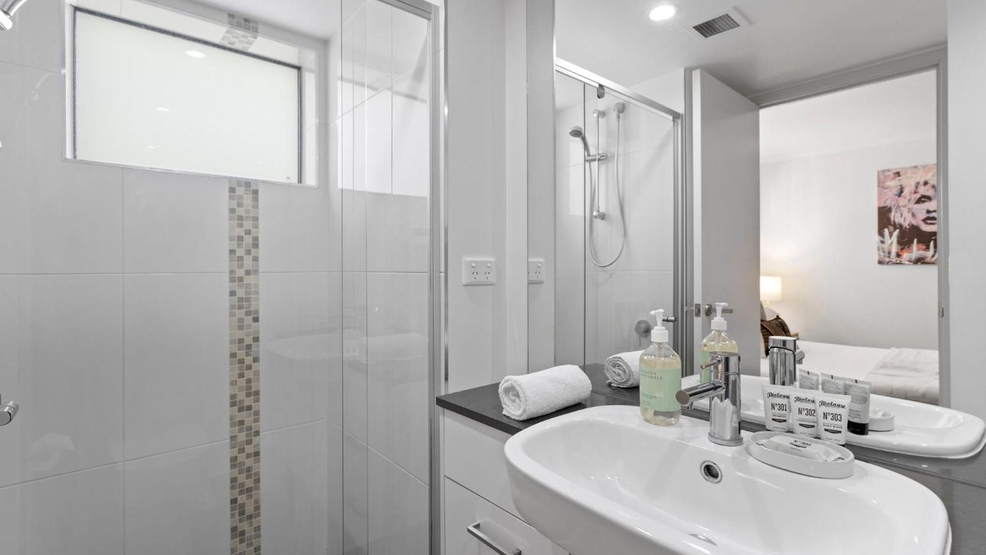 Chic 2-bed & 5 Minutes Walk To Qpac Apartment