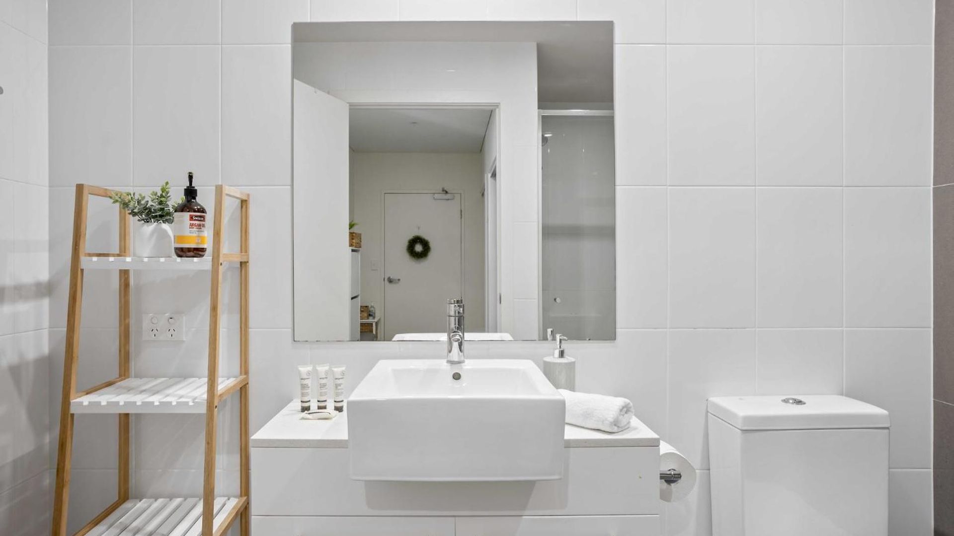 Spaciously Bright 1-bed Apartment