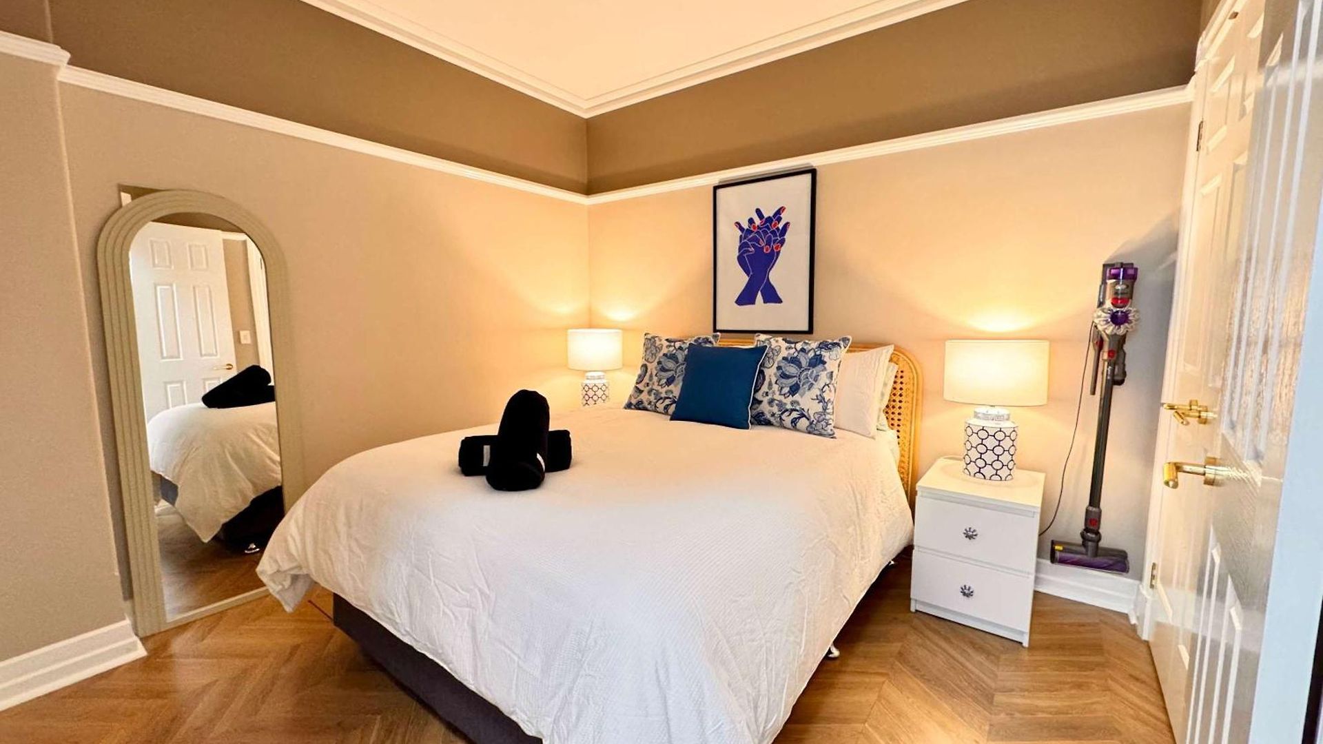 Convenience And Comfort 1br Walk To Queen St Mall *