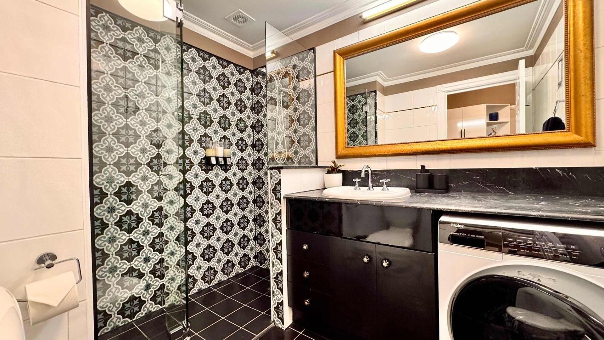 Convenience And Comfort 1br Walk To Queen St Mall