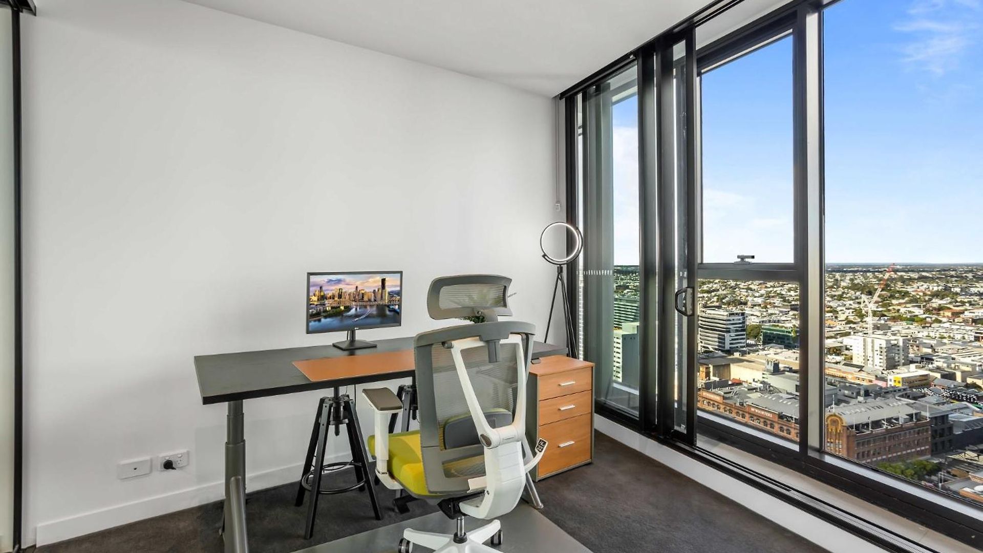 Chic 1-bed With Parking, Infinity Pool And Gym Apartment *