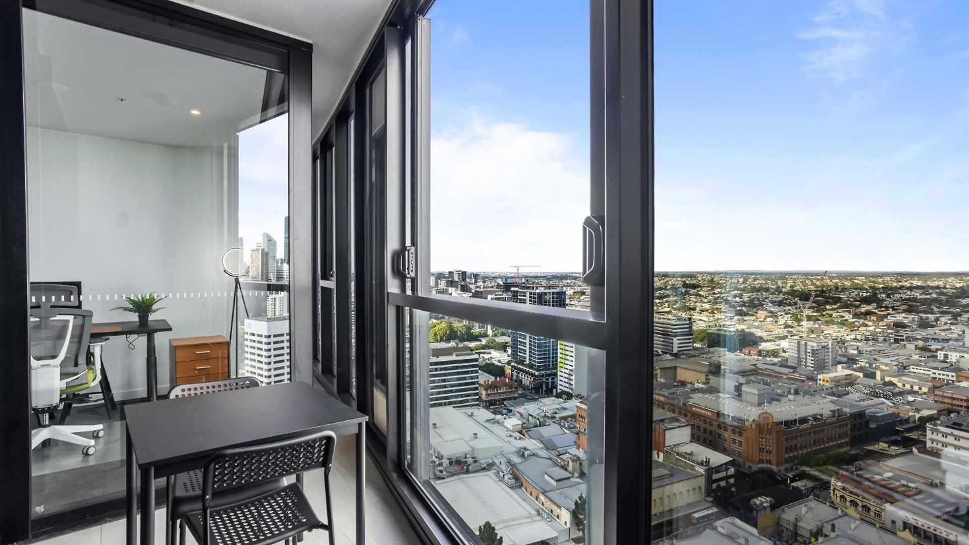 Chic 1-bed With Parking, Infinity Pool And Gym Apartment *