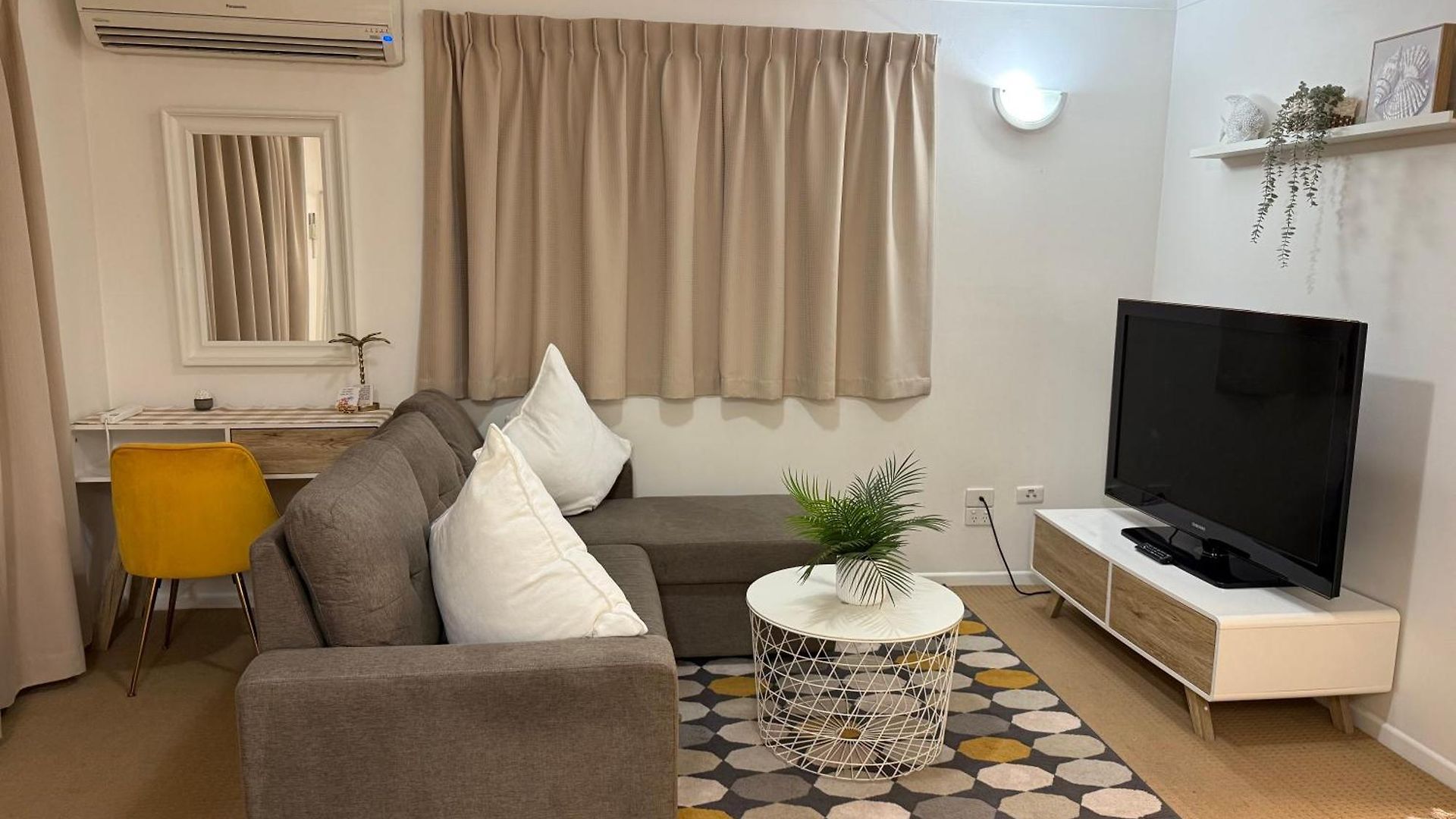 Holiday home In Fantastic Location *