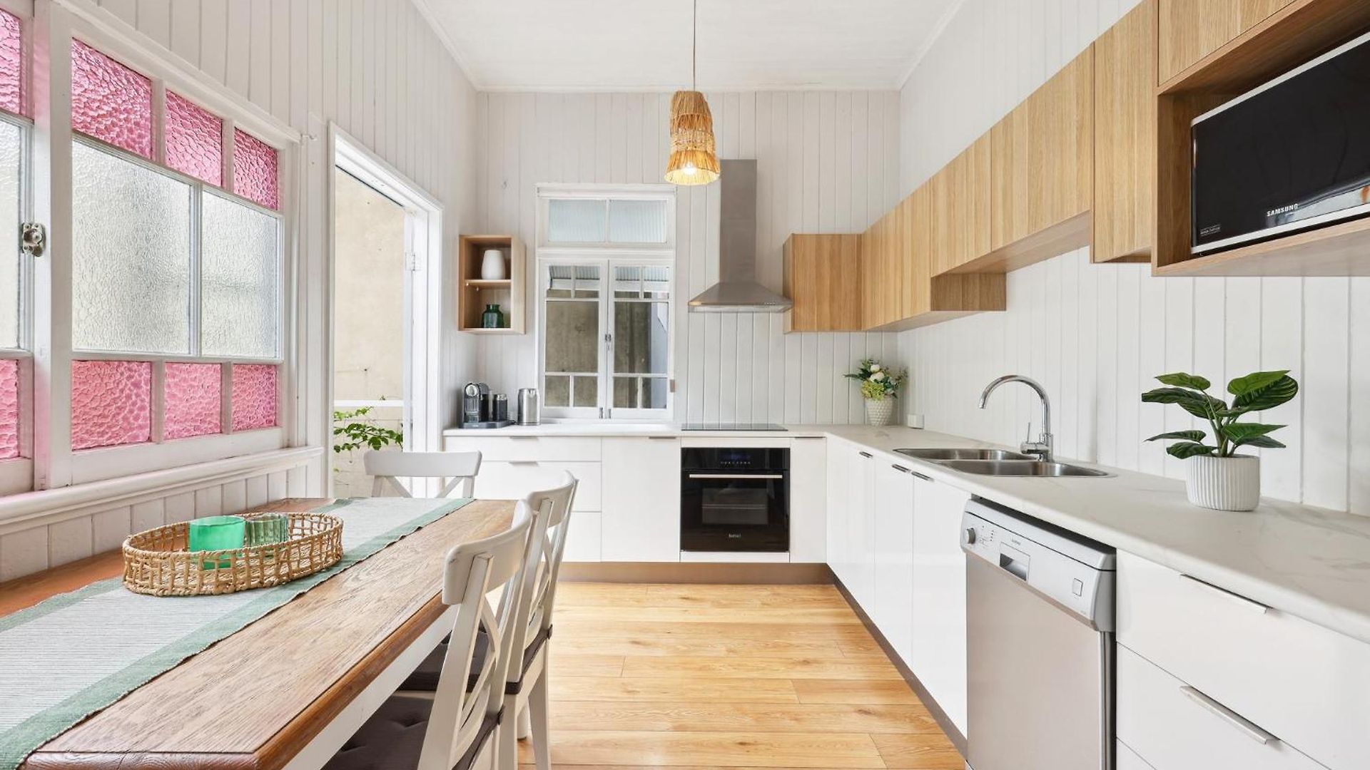 Tranquil 3-bed Family With Spacious Backyard